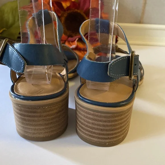 Franco Sarto   -   Sandals - Picture 5 of 8